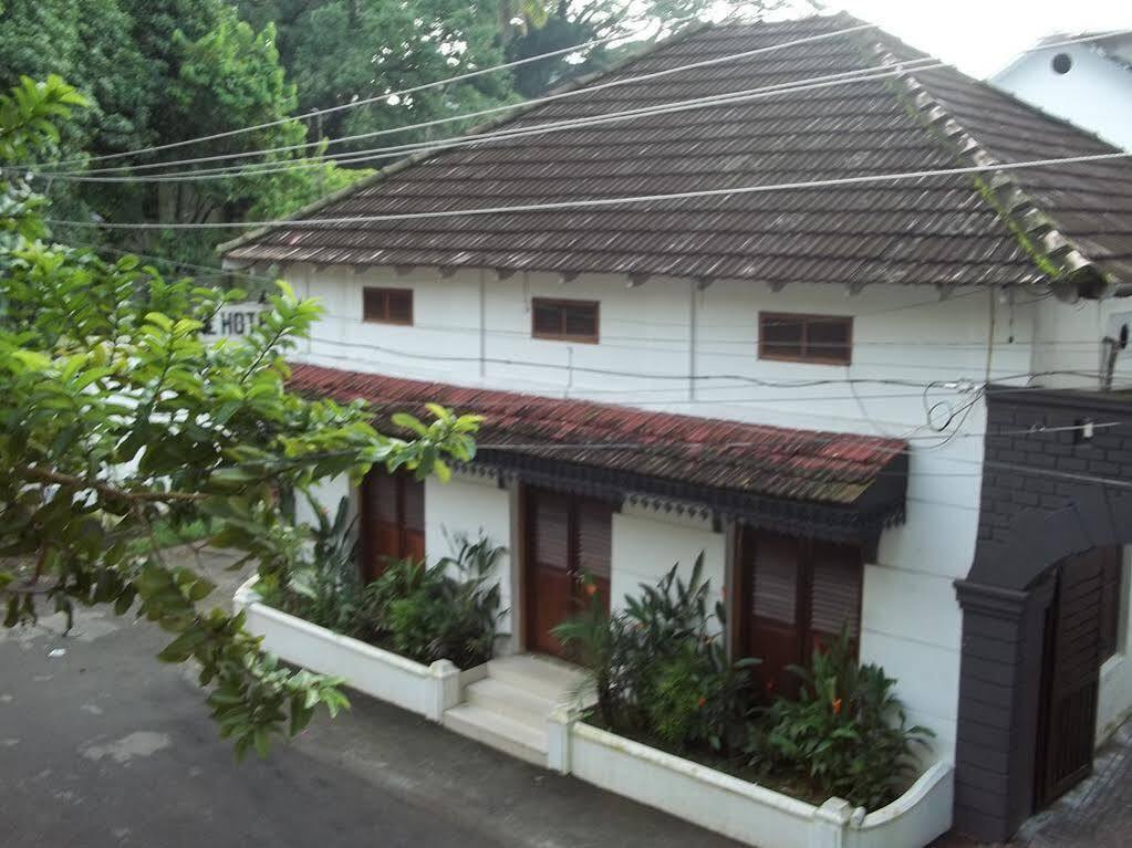 Oyo Home 63551 Pleasant Stay Near Fort Kochi Beach Dış mekan fotoğraf